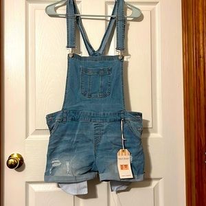 Woman’s overall shorts